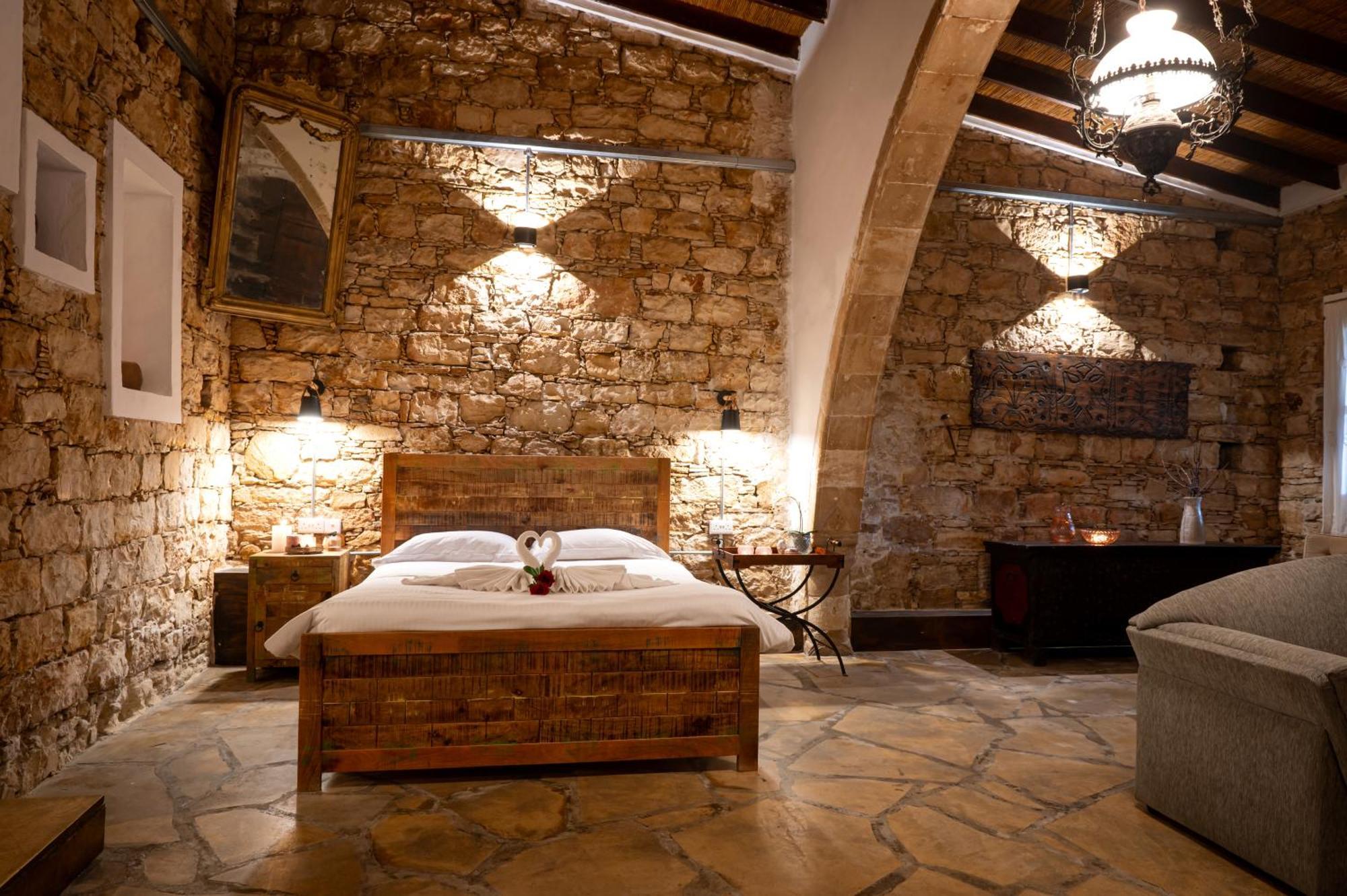 Oinoessa Traditional Boutique Guest Houses 로푸 외부 사진