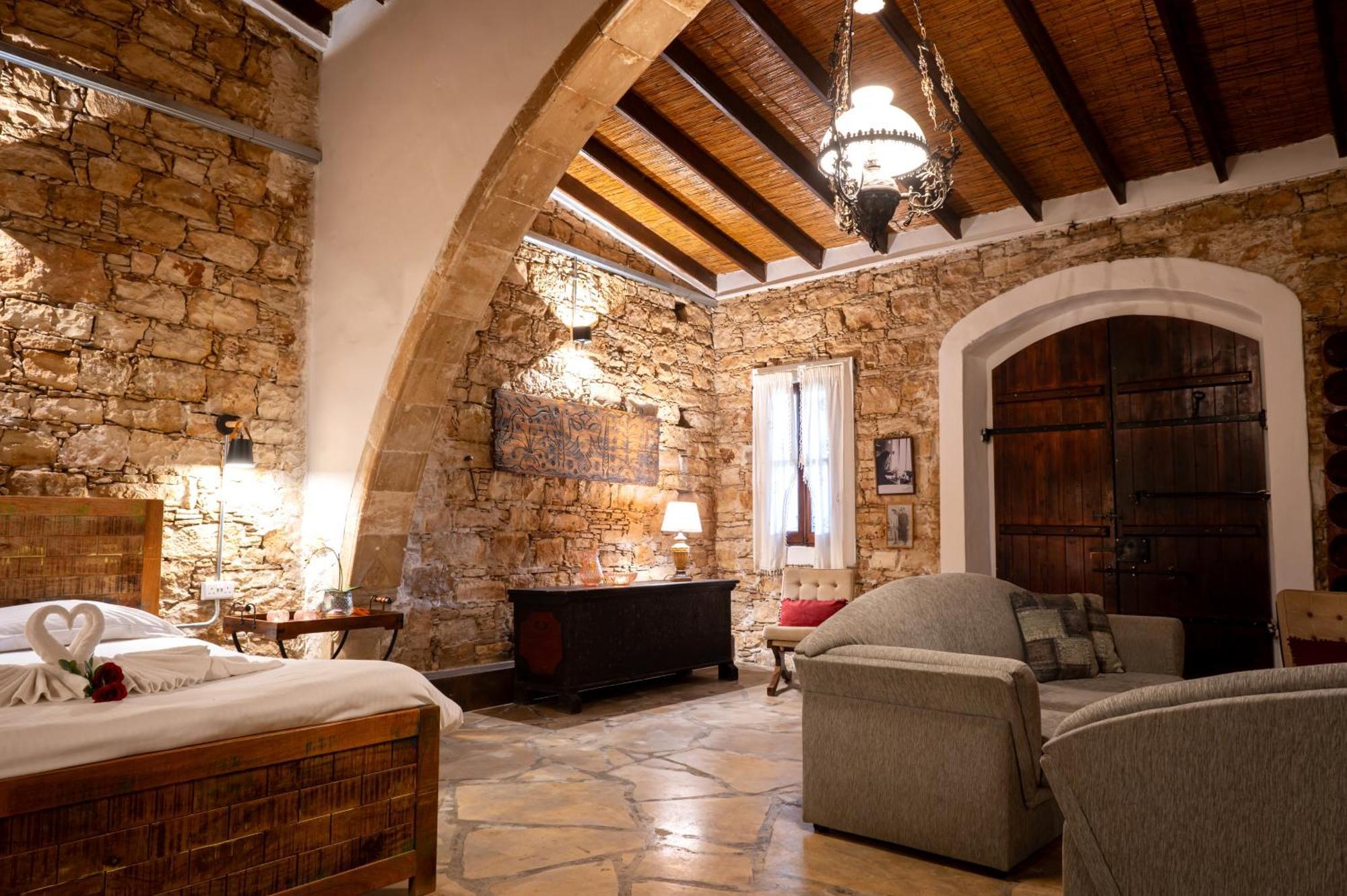 Oinoessa Traditional Boutique Guest Houses 로푸 외부 사진