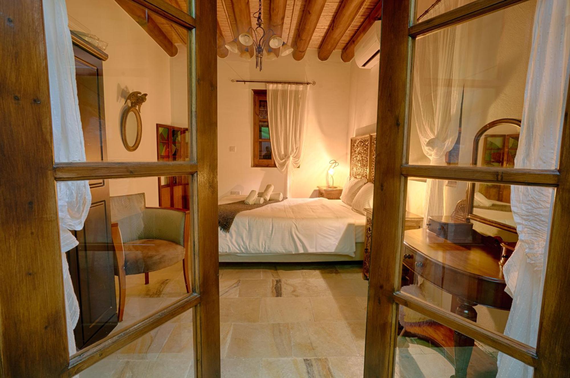 Oinoessa Traditional Boutique Guest Houses 로푸 외부 사진