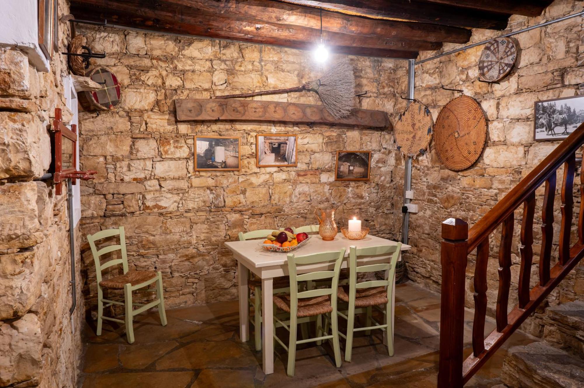 Oinoessa Traditional Boutique Guest Houses 로푸 외부 사진