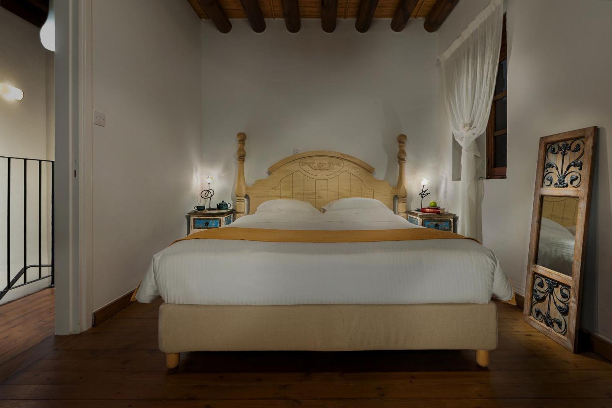 Oinoessa Traditional Boutique Guest Houses 로푸 외부 사진