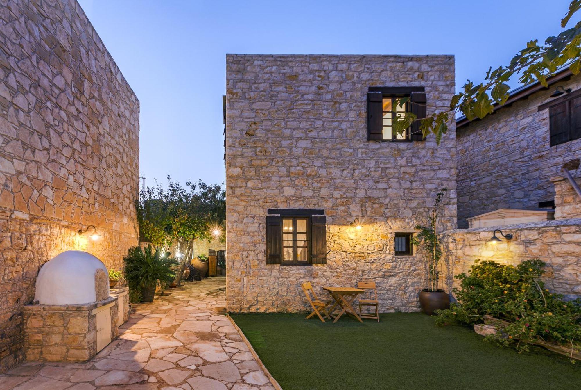 Oinoessa Traditional Boutique Guest Houses 로푸 외부 사진