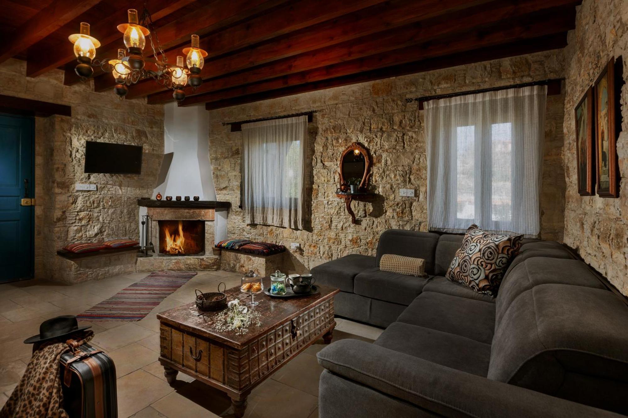 Oinoessa Traditional Boutique Guest Houses 로푸 외부 사진
