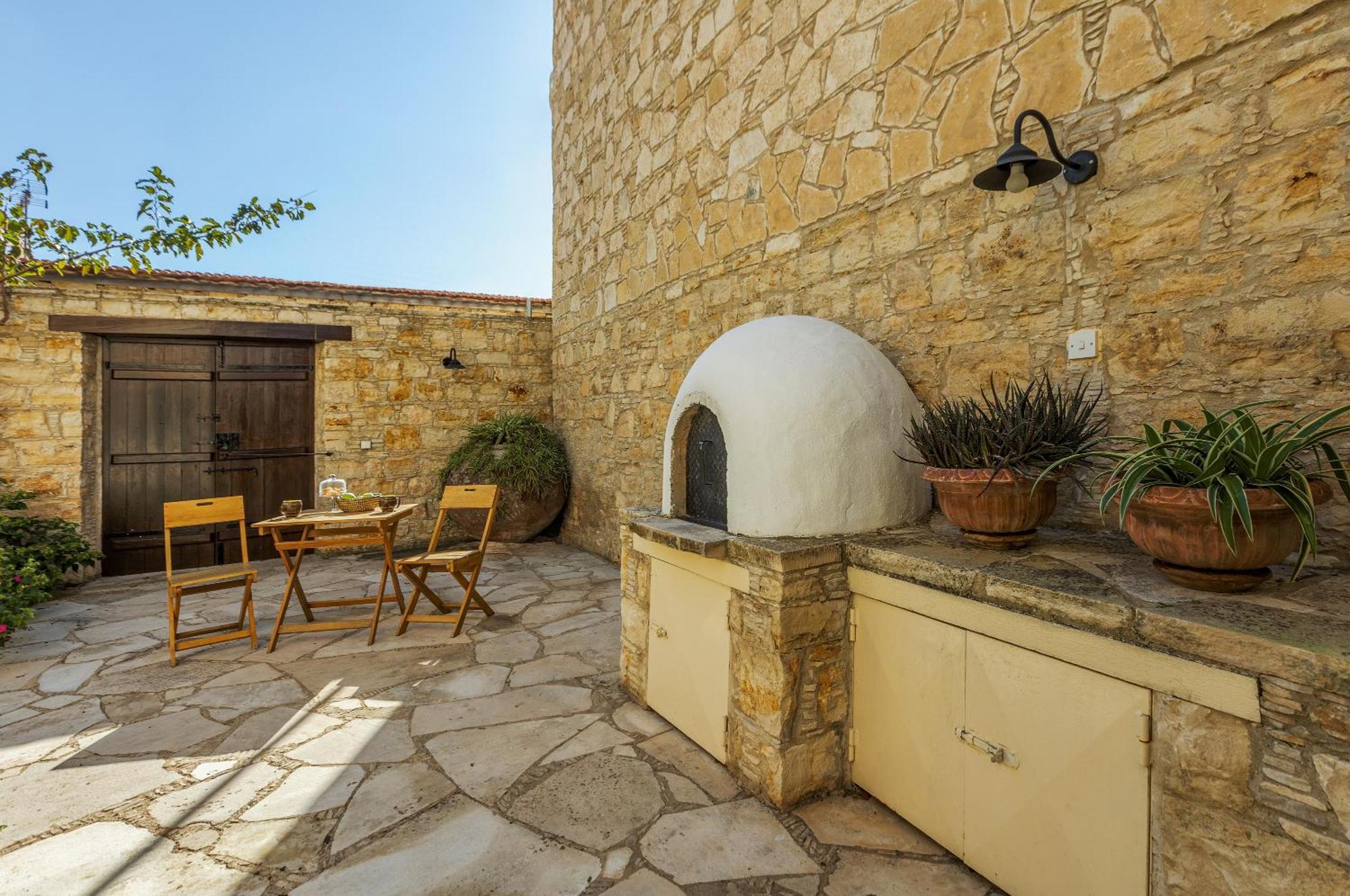 Oinoessa Traditional Boutique Guest Houses 로푸 외부 사진