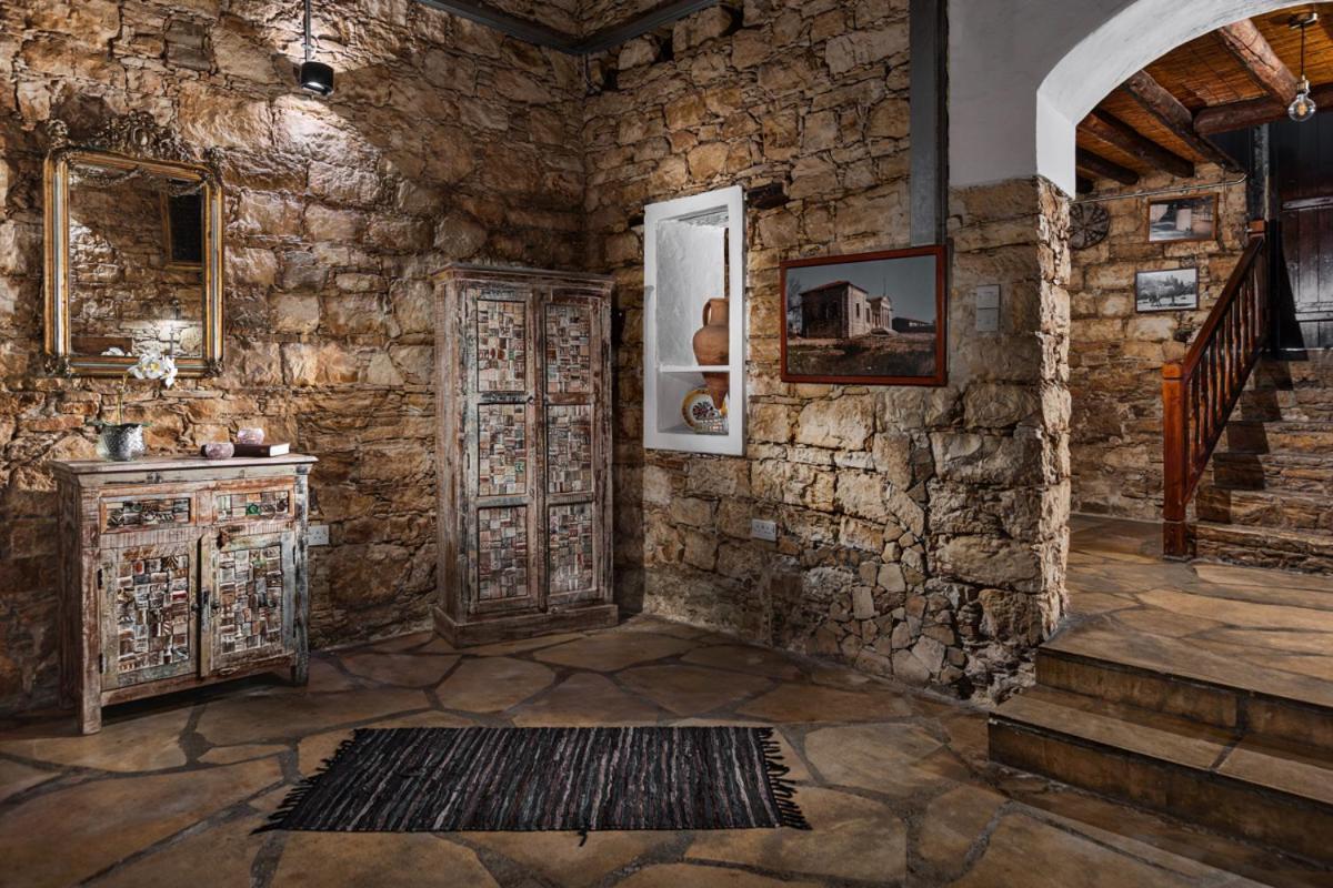 Oinoessa Traditional Boutique Guest Houses 로푸 외부 사진