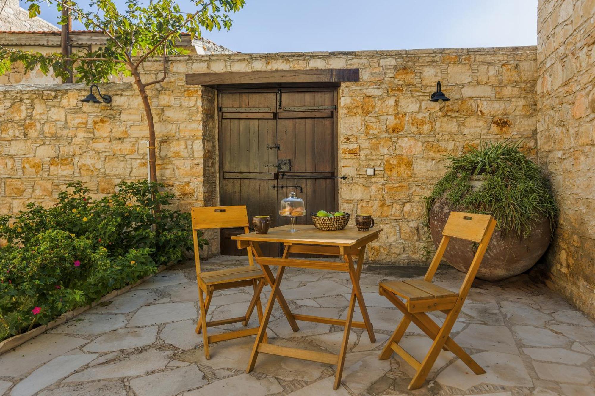 Oinoessa Traditional Boutique Guest Houses 로푸 외부 사진