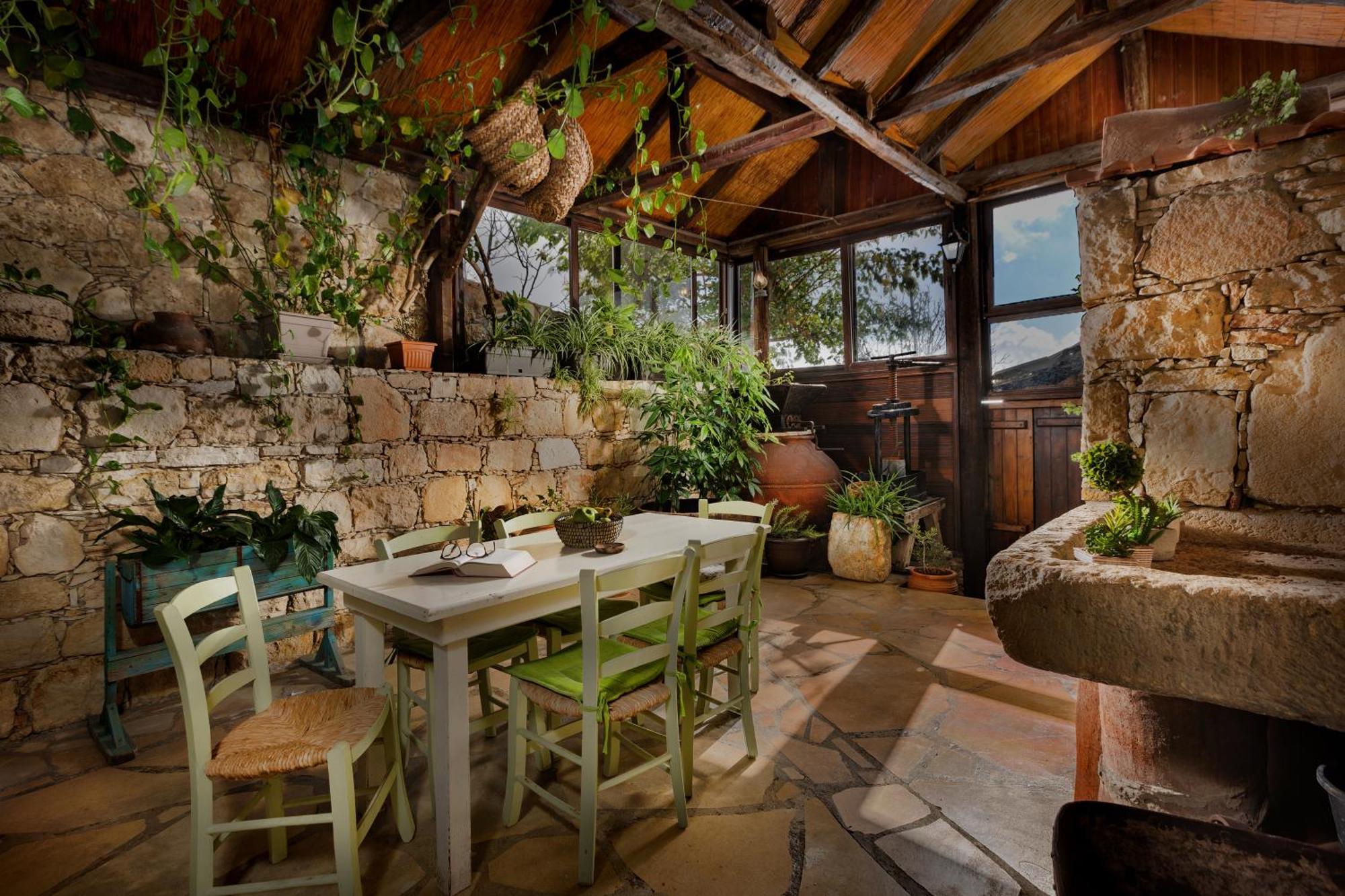 Oinoessa Traditional Boutique Guest Houses 로푸 외부 사진
