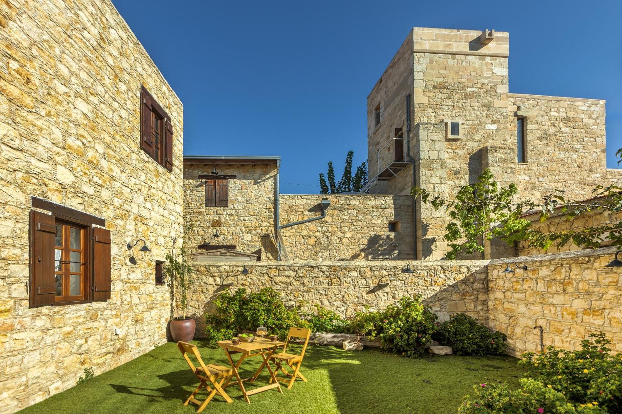 Oinoessa Traditional Boutique Guest Houses 로푸 외부 사진
