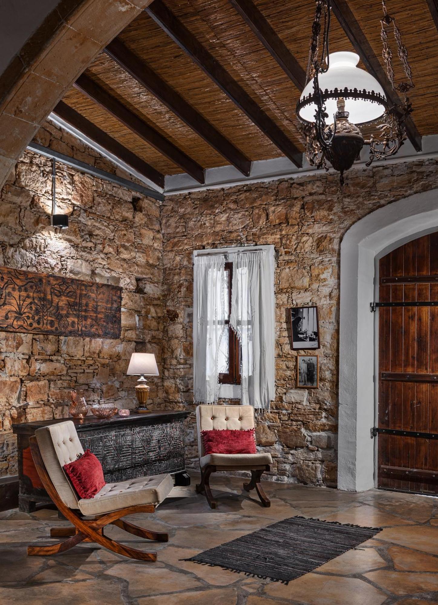 Oinoessa Traditional Boutique Guest Houses 로푸 외부 사진