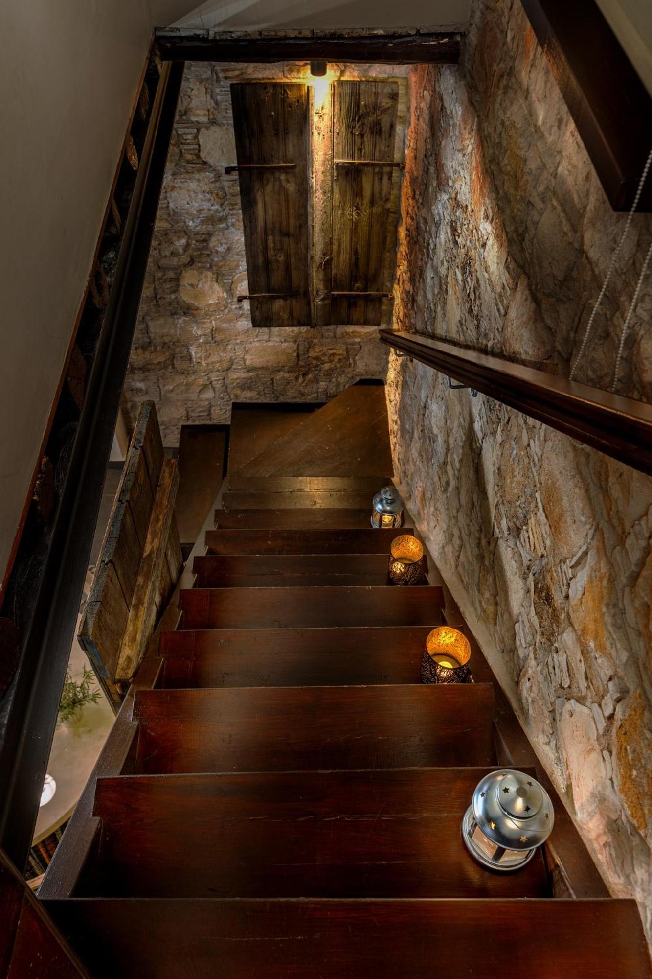 Oinoessa Traditional Boutique Guest Houses 로푸 외부 사진