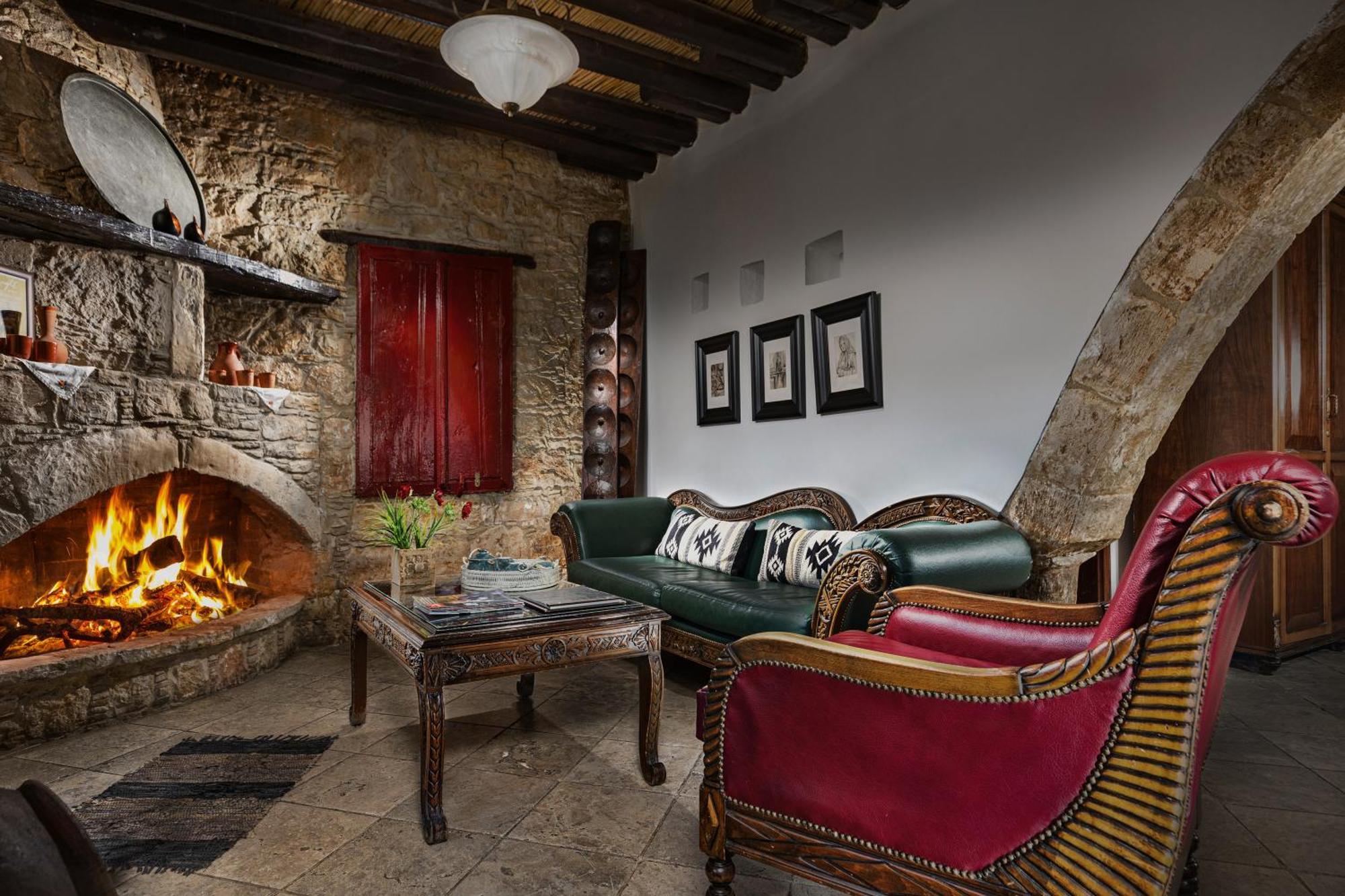 Oinoessa Traditional Boutique Guest Houses 로푸 외부 사진